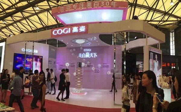 高姿霸屏上海美博會(huì) 攜手“大白”成美白護(hù)膚明星